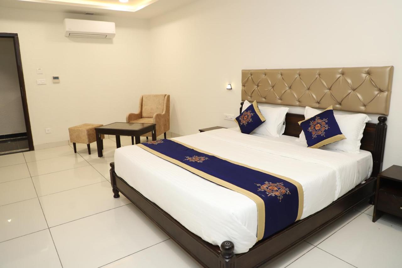 Clover Inn Udaipur Esterno foto